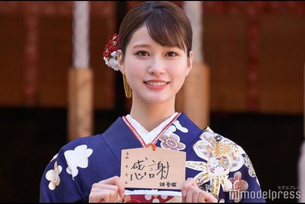 生見愛瑠拍攝成人禮寫真，爆料“媽媽很嚴厲但我想成為那樣的人”