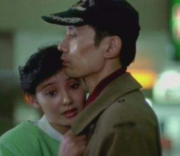 嫁給名導的5位“嬌妻”：陳婷18歲就生子，徐帆54歲至今不生孩子