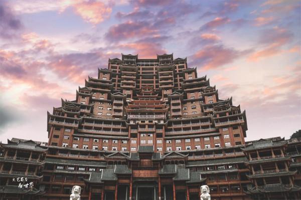 貴州一貧困縣,舉債2億建“天下第一水司樓”,是拆是留引人關注 貴州一貧困縣,舉債2億建“天下第一水司樓”,是拆是留引人關注