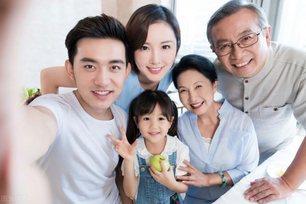 65歲大媽：跟兒女生活過才明白，要傳授孝道，而不是老了去討債