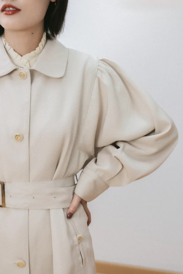 現在的品牌怎麼回事,這衣服也能賣2千? 現在的品牌怎麼回事,這衣服也能賣2千?