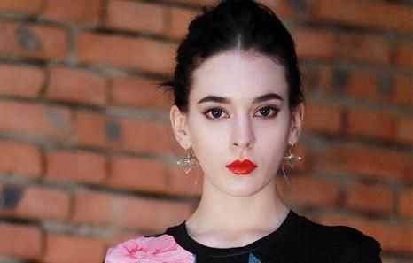 美籍女歌手唐伯虎：漢語十級，說中國話唱中國歌，中國才是我的家