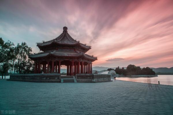 人過中年，別再固執己見，要多聽聽年輕人的想法