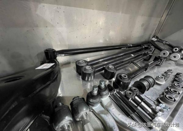 「縱橫四海」老夥計的重生之旅，一起暫別城市的方圓化身曠野的風