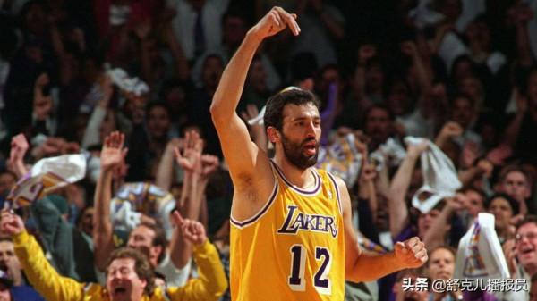 當年黃蜂用科比換湖人迪瓦茨,為何不要科比,而甘願選擇迪瓦茨? 當年黃蜂用科比換湖人迪瓦茨,為何不要科比,而甘願選擇迪瓦茨?