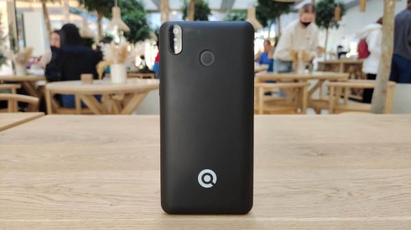 俄羅斯國產機上手,可拆卸電池、四核處理器,還不如國產山寨機? 俄羅斯國產機上手,可拆卸電池、四核處理器,還不如國產山寨機?