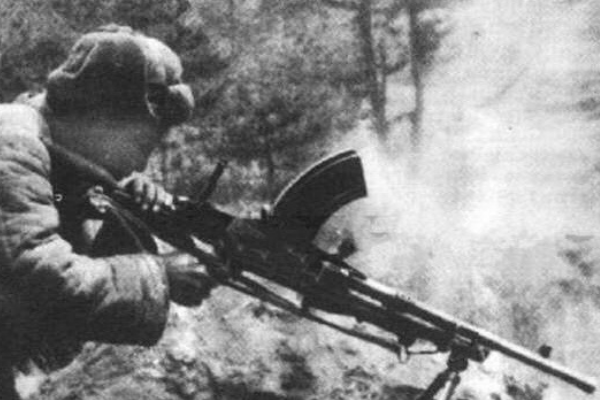 十八歲小戰士，上趟廁所竟失聯部隊？直面美軍推進結局如何？