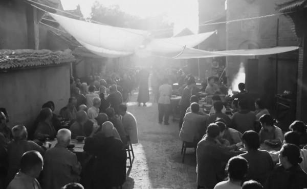 1981年,他躲入深山“登基”,發展了55名佳麗,其中還有村鎮幹部 1981年,他躲入深山“登基”,發展了55名佳麗,其中還有村鎮幹部