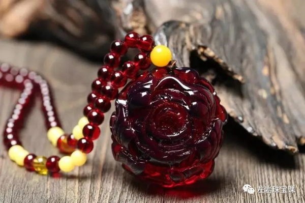 左巖珠寶課:關於血珀,你想了解的全在這兒 左巖珠寶課:關於血珀,你想了解的全在這兒