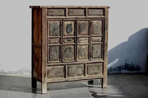 兩個書櫃，經櫃和書箱