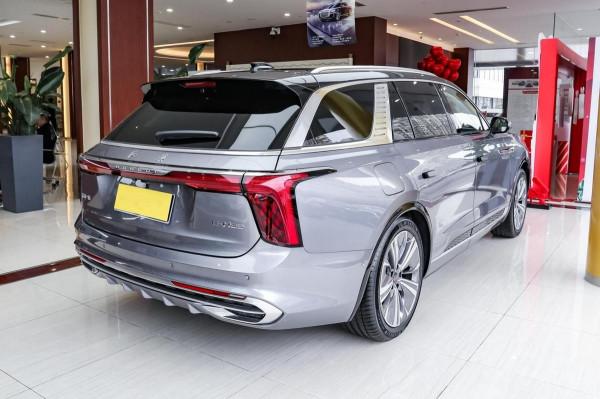 長超5米2提速5秒，造型霸氣，開出去回頭率十足，實拍紅旗E-HS9