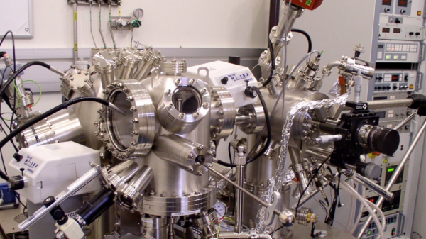 顯微鏡將物體放大數百萬倍，為什麼物體成像不會模糊、失真？