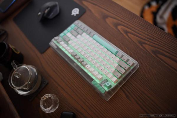 IQUNIX OG80蟲洞三模無線機械鍵盤賞析