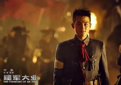 六位“硬漢”接班人,個個陽剛之氣十足,不再油頭粉面,濃妝淡抹 六位“硬漢”接班人,個個陽剛之氣十足,不再油頭粉面,濃妝淡抹