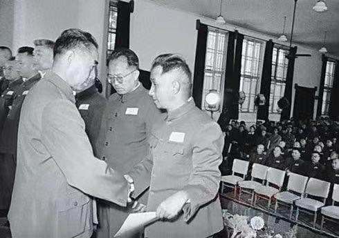 開國元帥和大將共20人，為何有19人來自南方？北方人不擅長打仗嗎