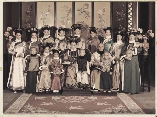 《如懿傳》復古風劇照遇上真實的清朝宮廷照片