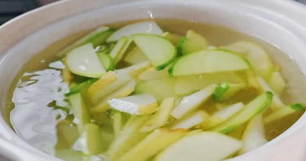 秋天天氣乾燥，要潤肺生津，超級適合秋天的潤肺湯，清潤去秋燥