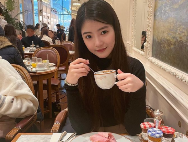 男星不讓女兒回國過寒假，愛女零下9度仍不敢開暖氣，坦言很想家