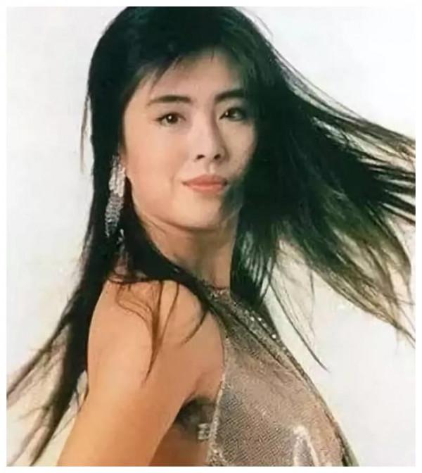 別再為容貌焦慮了,看看趙麗穎的塌屁股,劉亦菲的發腮和雙下巴吧 別再為容貌焦慮了,看看趙麗穎的塌屁股,劉亦菲的發腮和雙下巴吧