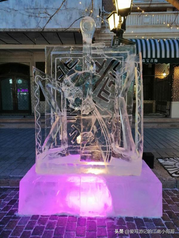 到達中央大街時氣溫很低，於是吃一根老牌的馬迭爾冰棒溫暖自己