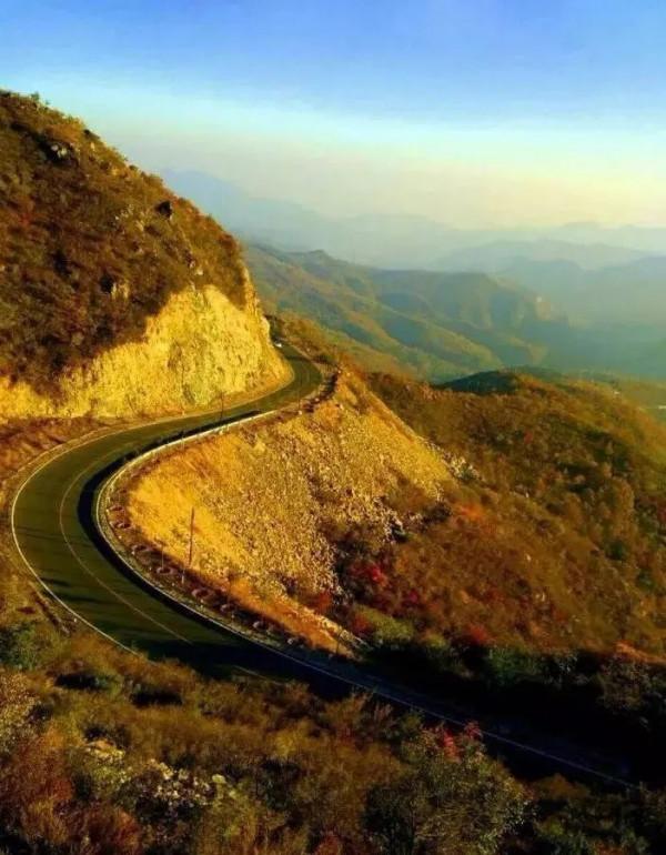 秋季京西這條路，美得如同斑斕的油畫