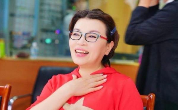 央視國臉李瑞英：《新聞聯播》開播前聽聞兒子墜樓，含淚堅守崗位