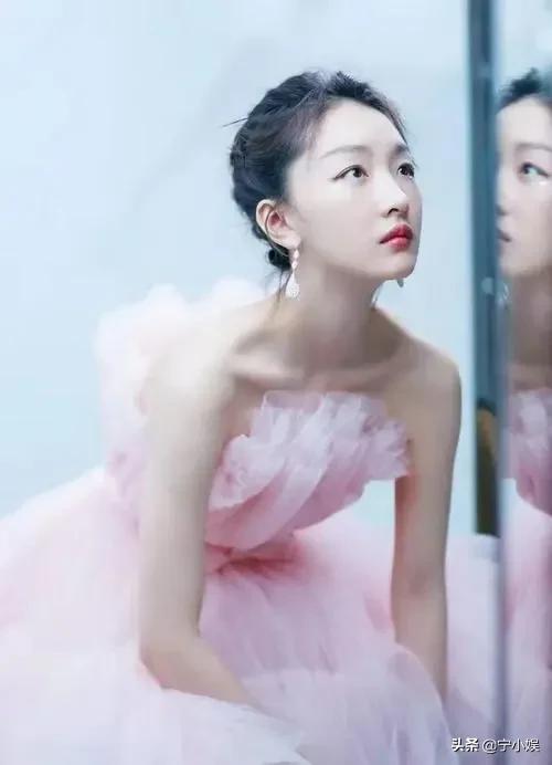 造型師集體掉線?易烊千璽不倫不類,周冬雨暴露缺點,張韶涵太顯老 造型師集體掉線?易烊千璽不倫不類,周冬雨暴露缺點,張韶涵太顯老