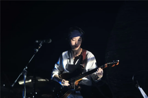 “王菲，看你咋養的女兒！”，24歲的竇靖童，是育兒的另一種可能