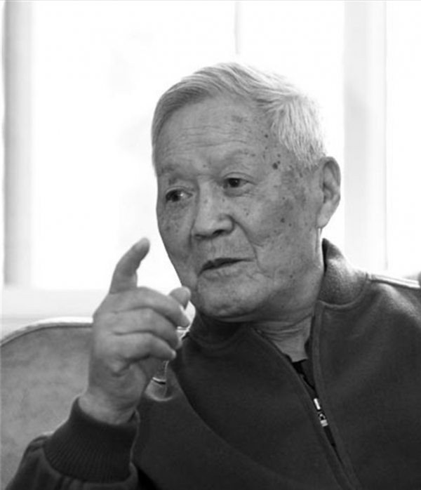 亞洲第一中鋒穆鐵柱墓地，墓誌銘述其一生，大郅鄭海霞淚別