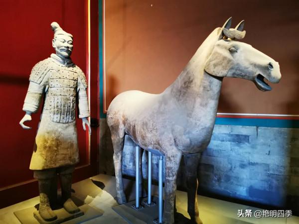 繼續走故宮西路，去看那些與太后們有關和無關的寶貝