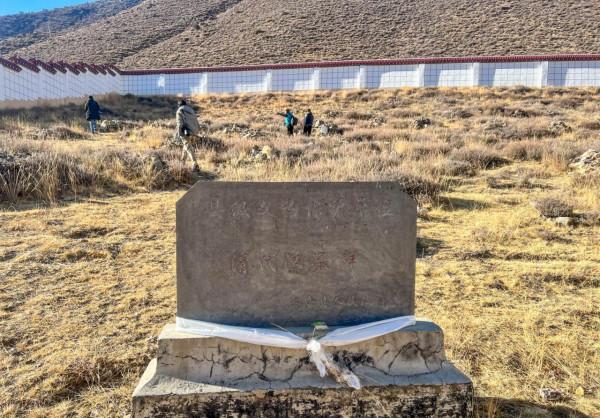 西藏發現一處清代漢墓群，多達150座漢墓，當地人還吃月餅跳獅舞