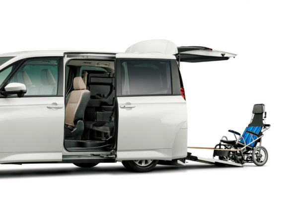 定位低於賽那，提供四驅，豐田新款MPV釋出，網友：加價不買！