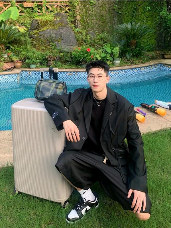 男人穿搭的品味主要是看搭配和想法,而非一味地追求品牌? 男人穿搭的品味主要是看搭配和想法,而非一味地追求品牌?