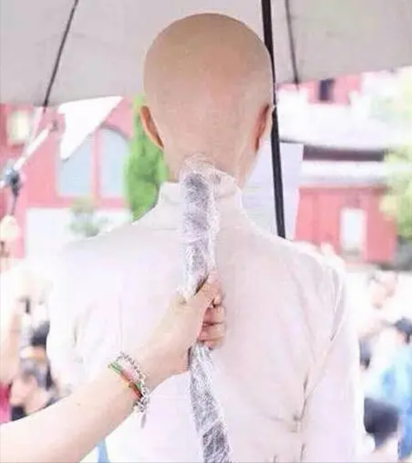 盤點8位女星光頭造型,有人霸氣真剃,有人戴頭套做特效各顯神通 盤點8位女星光頭造型,有人霸氣真剃,有人戴頭套做特效各顯神通