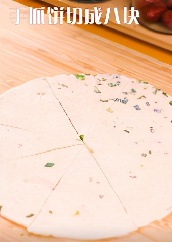 一口一個的“金鑼香酥樂食丸”，簡直酥到掉渣