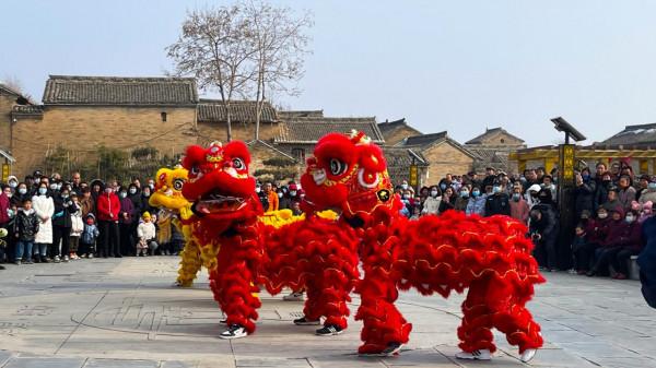 在高都古鎮，情人節遇上元宵節