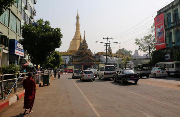 2005年緬甸為何在事先毫無徵兆的情況下突然遷都