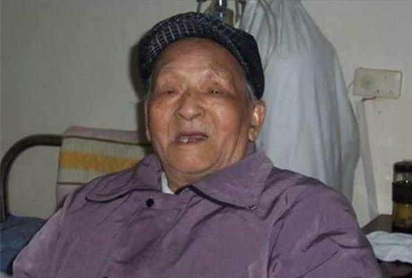 他從敵人刀下救出主席，地位曾與6大元帥並列，建國後只當副處長