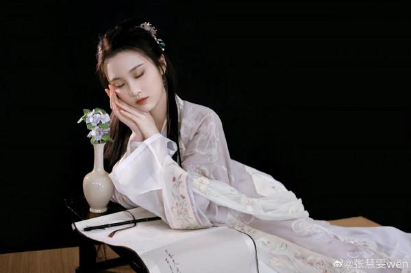 12.7圖:劉亦菲、楊冪、張嘉倪、周筆暢、李棟旭、檀健次、張慧雯 12.7圖:劉亦菲、楊冪、張嘉倪、周筆暢、李棟旭、檀健次、張慧雯