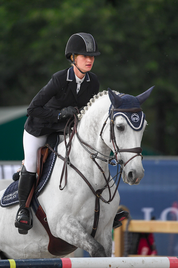 見世面!原來這就是95後頂級白富美的日常 見世面!原來這就是95後頂級白富美的日常