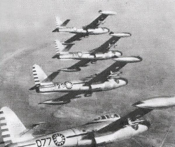 華野秘密行軍，突遭蔣軍轟炸，粟裕猛然大悟：那個排長有問題