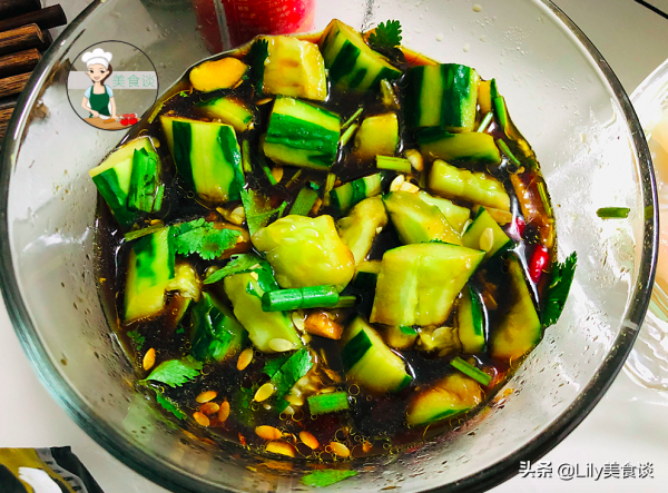 老公生日，媳婦用1個小時，準備了一桌子菜，老公：好感動對不起