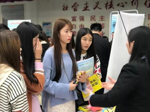 “新型啃老”火了起來，父母很難察覺，還以為孩子很孝順