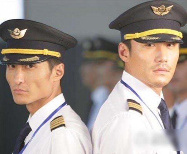 明明是親兄弟姐妹，卻一個爆紅一個落魄，都怪顏值、性格差距大？