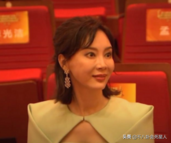 中年女星整容後遺症一堆！臉像鞋拔子，不敢做大表情，演戲沒法看