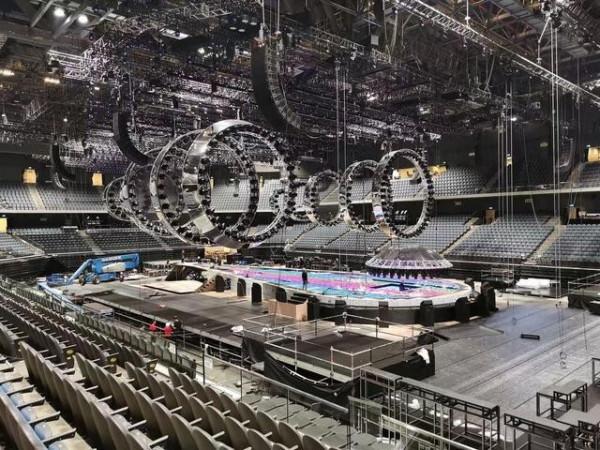 豪宅價值上億元，一件羽絨服8萬多元，還送7600萬鑽石給妻子