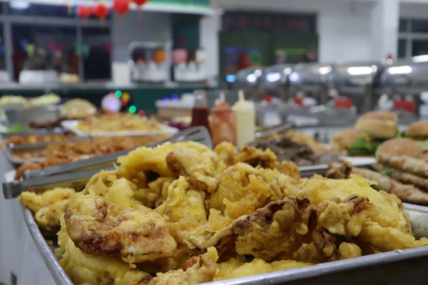 軍營春節“自助餐”,香! 軍營春節“自助餐”,香!