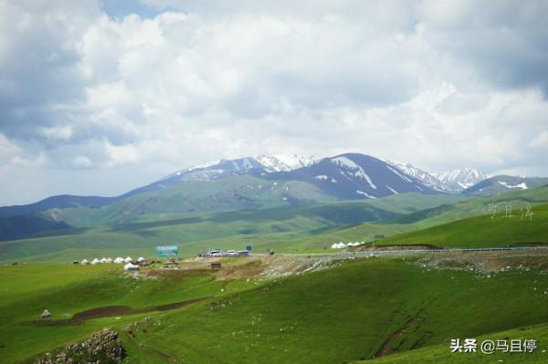 新疆每年僅開放半年的公路，短暫而又驚豔，沿途500公里皆是美景