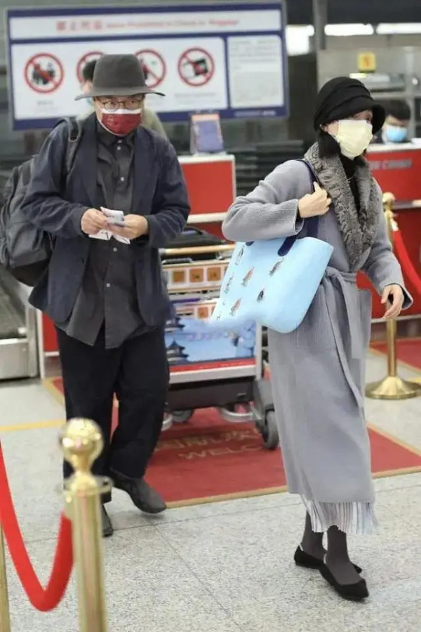 搭配太重要!陶紅一件皮草穿出兩種效果:一次像大媽,一次是貴婦 搭配太重要!陶紅一件皮草穿出兩種效果:一次像大媽,一次是貴婦