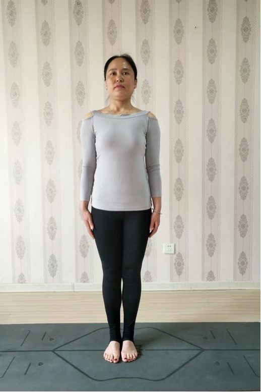 瑜伽山式站姿不是站直了就做對了，五個細節教你站直穩如山